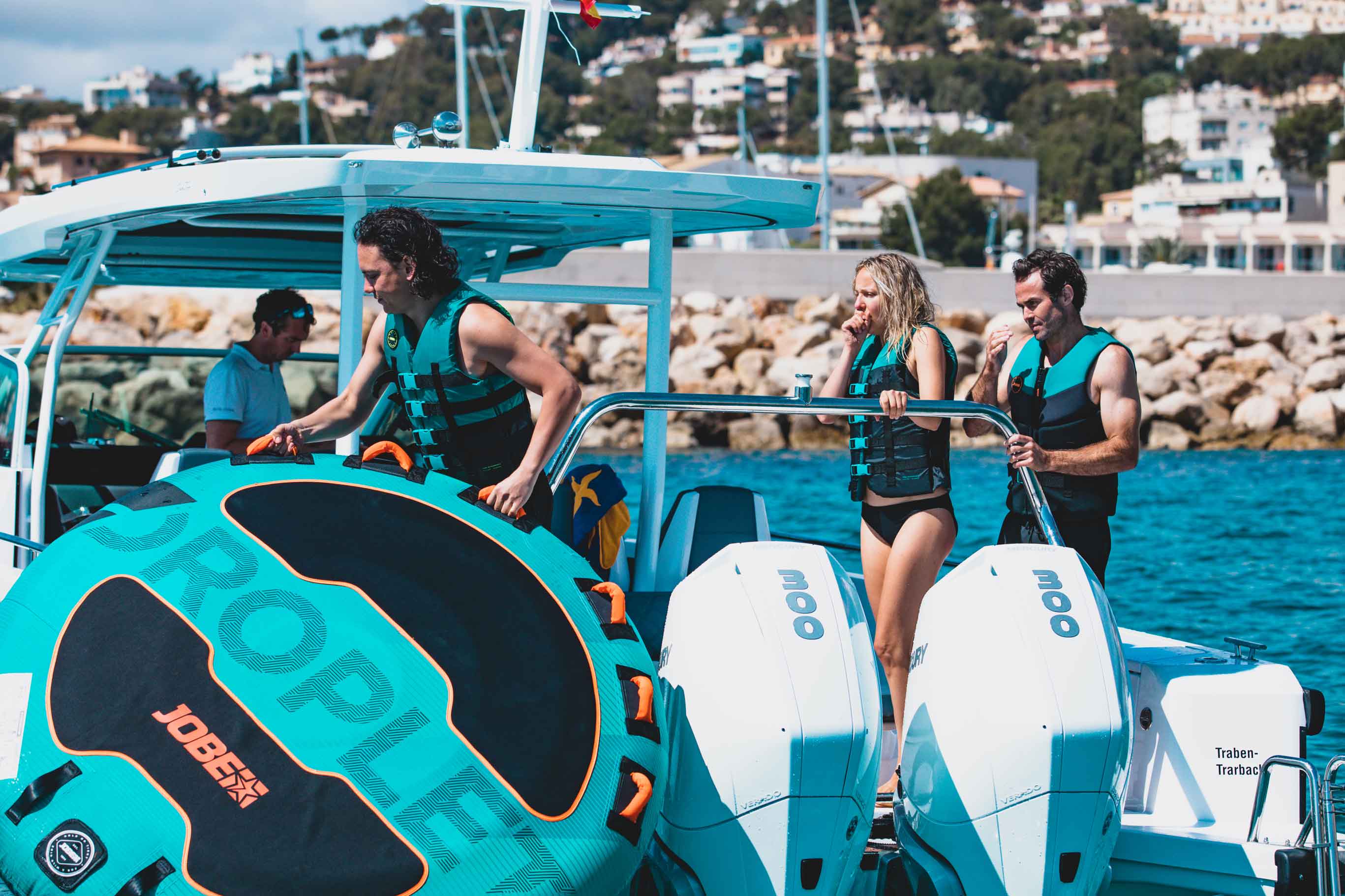 244822002db_4 Buckle Vest